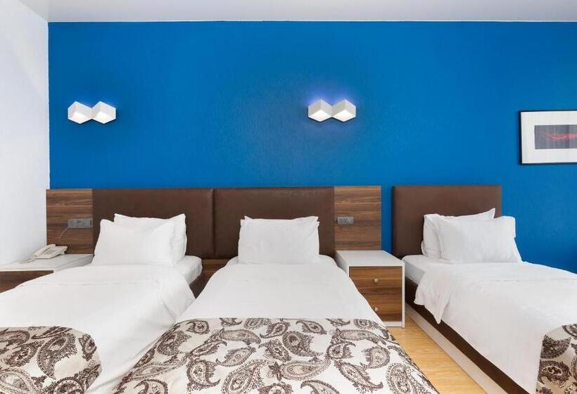 Номер Стандарт Трехместный, Iveria Inn