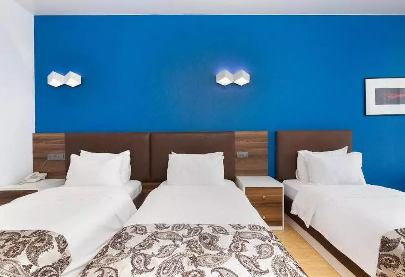 اتاق استاندارد سه نفره, Iveria Inn