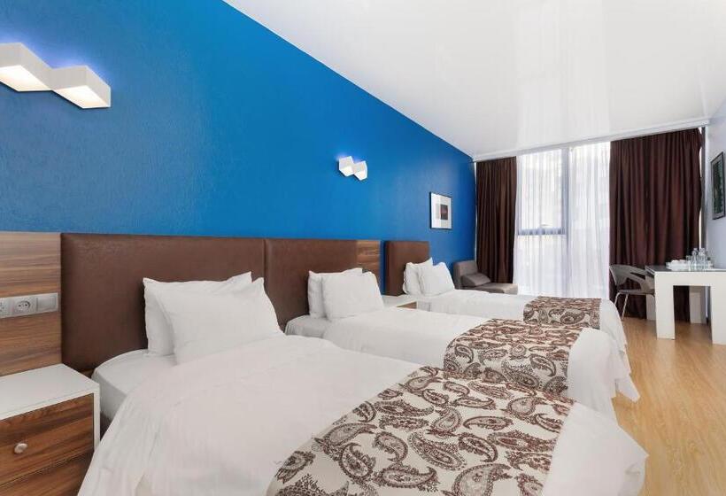 Номер Стандарт Трехместный, Iveria Inn