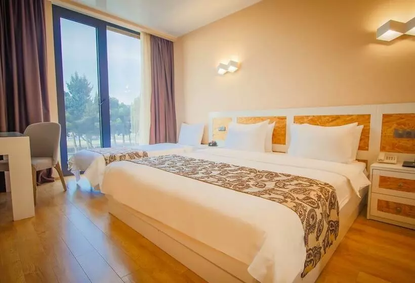 اتاق استاندارد سه نفره, Iveria Inn
