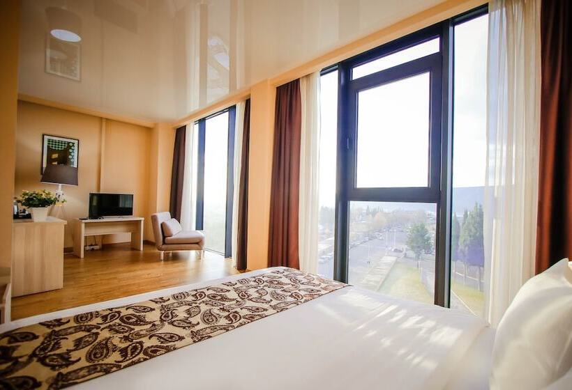 Номер Deluxe, Iveria Inn