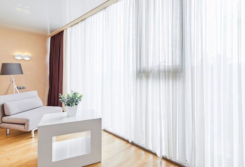 Номер Deluxe, Iveria Inn