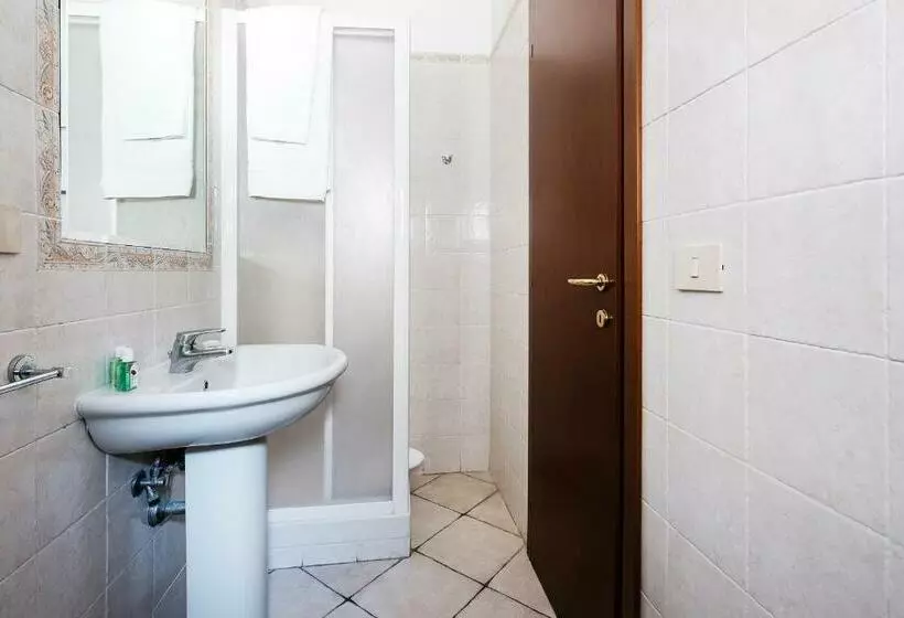 اتاق استاندارد سه نفره, La Villetta