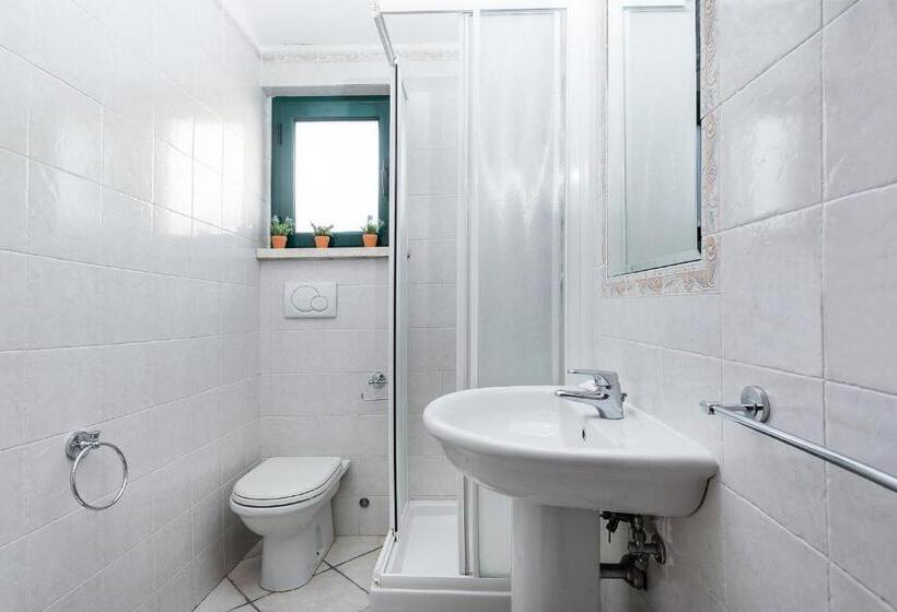 اتاق استاندارد چهار تخته, La Villetta
