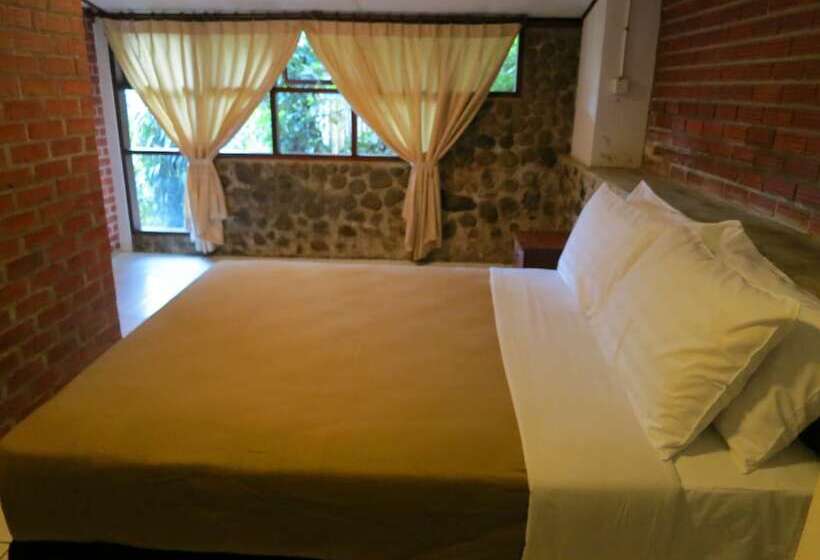 غرفة عائلية, Mile 36 Lodge