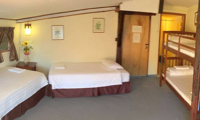 كابينة, Mile 36 Lodge