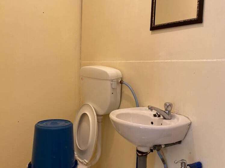 غرفة إقتصادية, Mile 36 Lodge