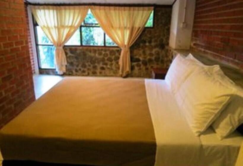 غرفة عائلية, Mile 36 Lodge