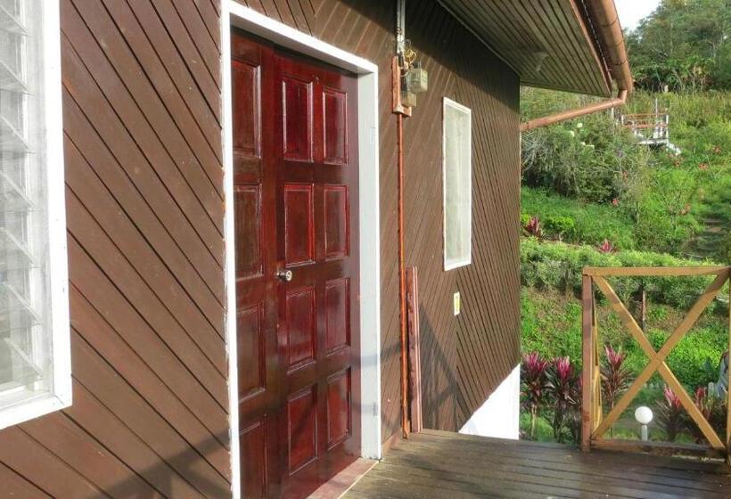 شقة 3 غرف, Mile 36 Lodge