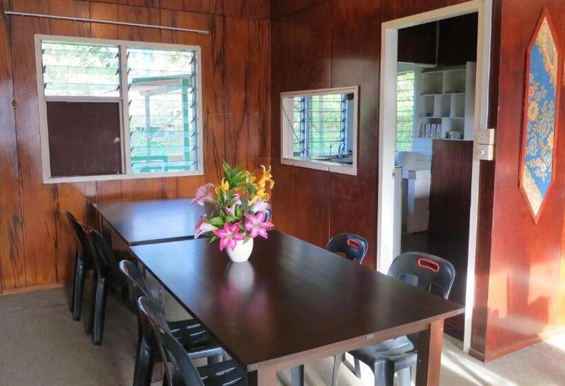 شقة 3 غرف, Mile 36 Lodge