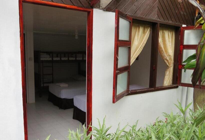 غرفة قياسية رباعية, Mile 36 Lodge