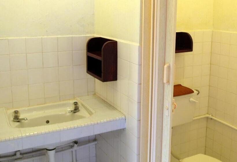 غرفة قياسية رباعية, Mile 36 Lodge