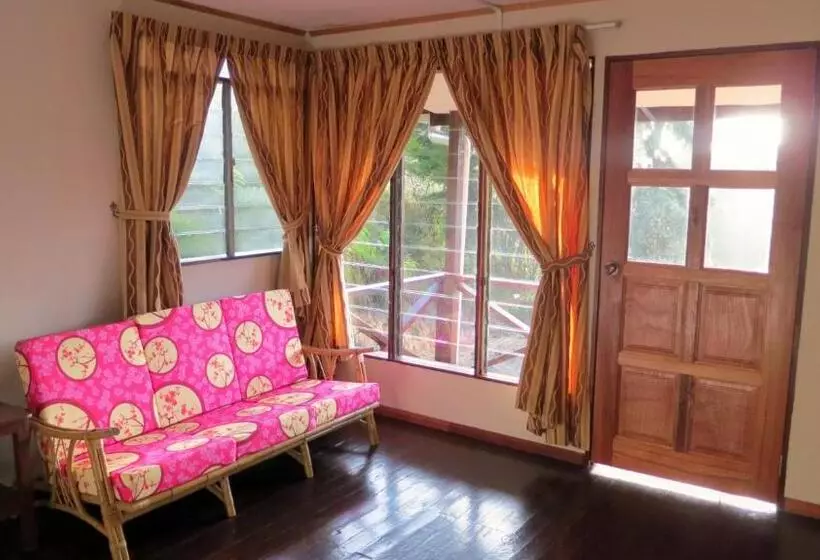 Standard-studio Parveke, Mile 36 Lodge