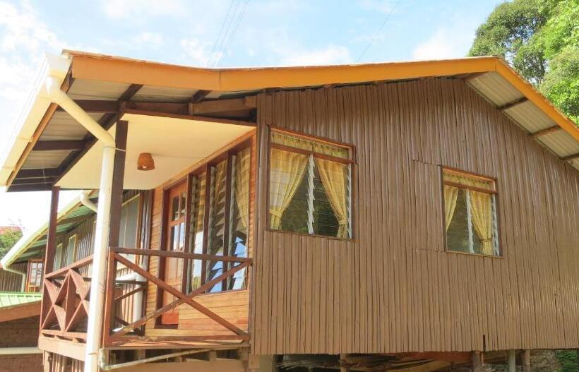 إستديو قياسى مزود بشرفة, Mile 36 Lodge