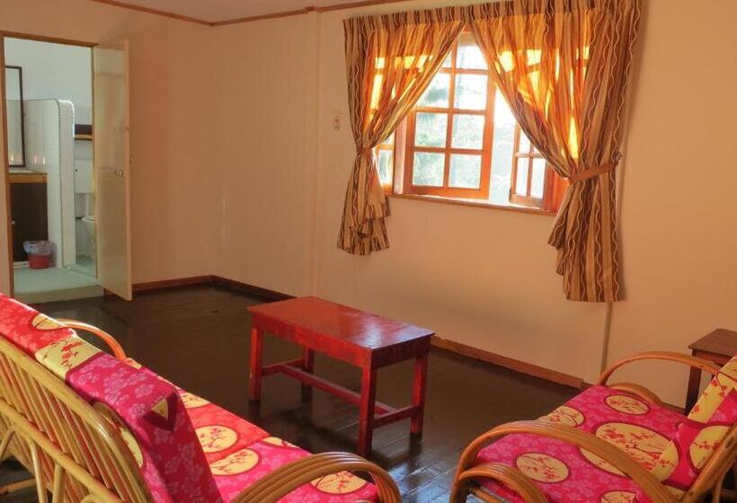 غرفة عائلية مطلّة علي الحديقة, Mile 36 Lodge