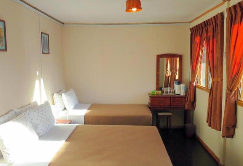 غرفة قياسية ثلاثية, Mile 36 Lodge