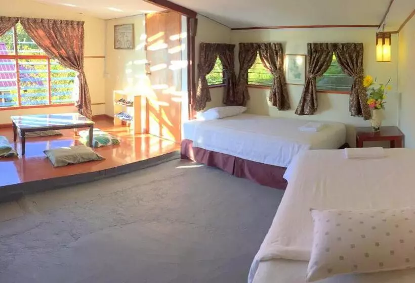Standard-studio, Mile 36 Lodge