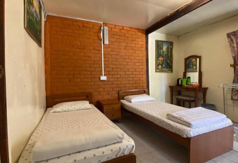 غرفة إقتصادية, Mile 36 Lodge