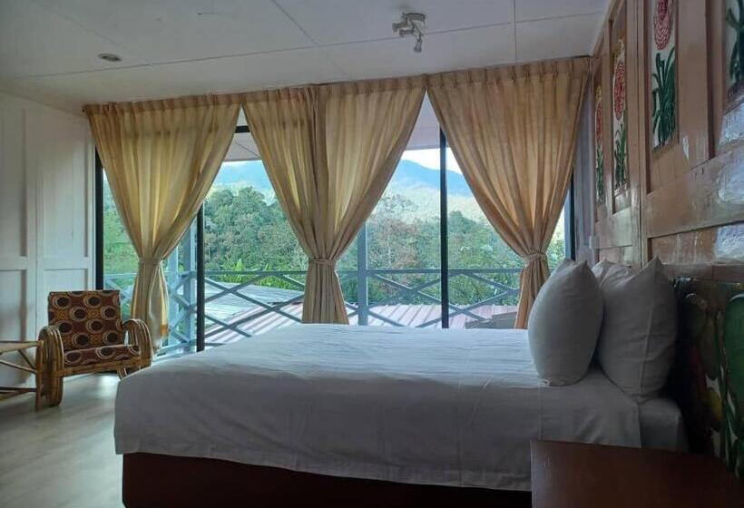 جناح, Mile 36 Lodge