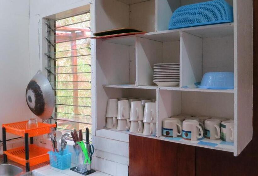 شقة 3 غرف, Mile 36 Lodge