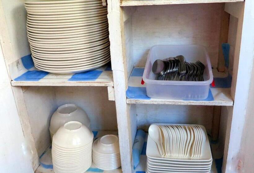 شقة 3 غرف, Mile 36 Lodge