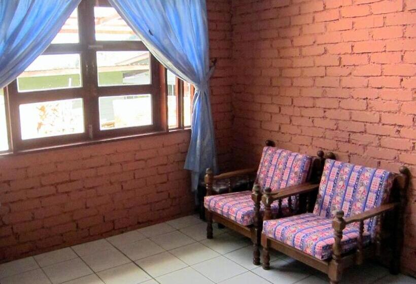 كابينة, Mile 36 Lodge