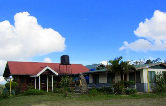 كابينة, Mile 36 Lodge