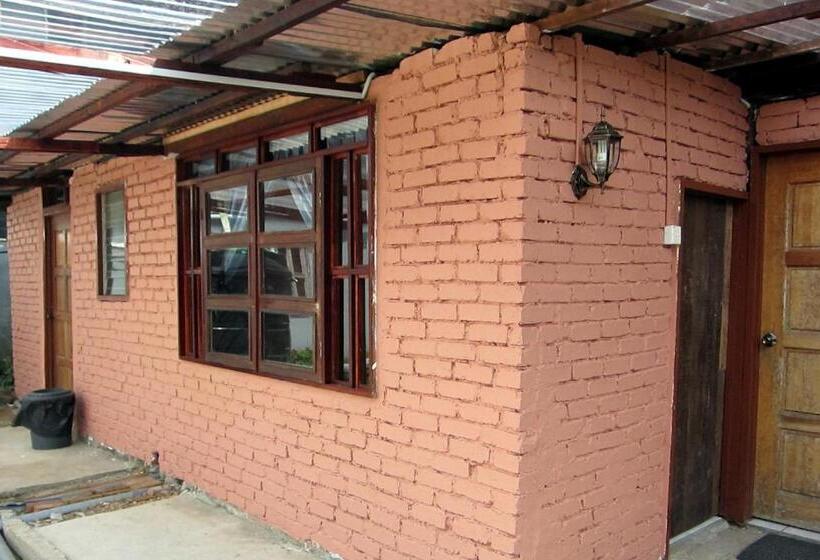 كابينة, Mile 36 Lodge