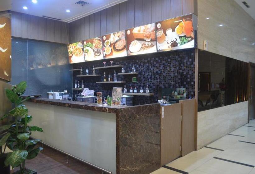 Номер Deluxe, World Hotel Jakarta   Bandengan