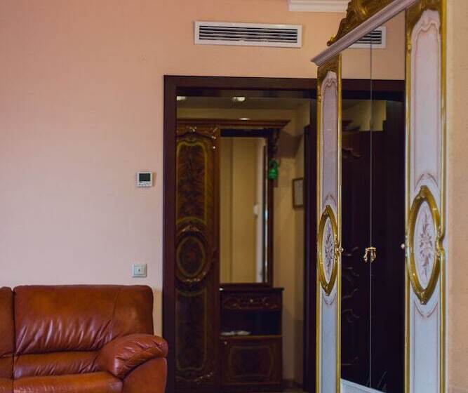 Juniorsvit, Sm Royal