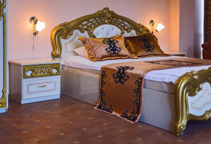 Juniorsvit, Sm Royal