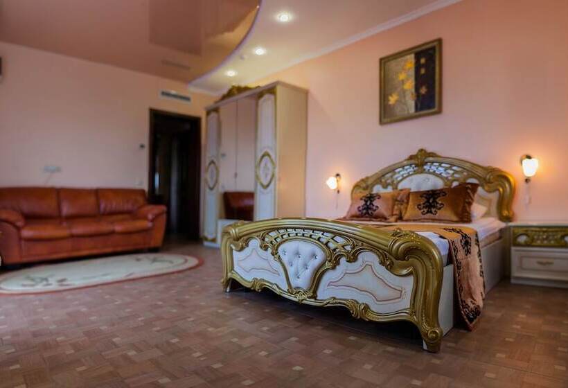 Juniorsvit, Sm Royal