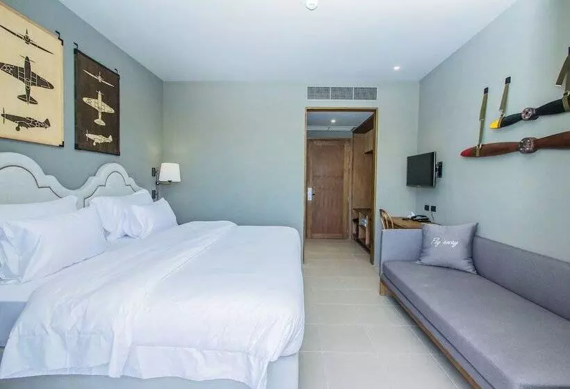 プールの見えるデラックスルーム, Sugar Marina Hotel  Aviator  Phuket Airport