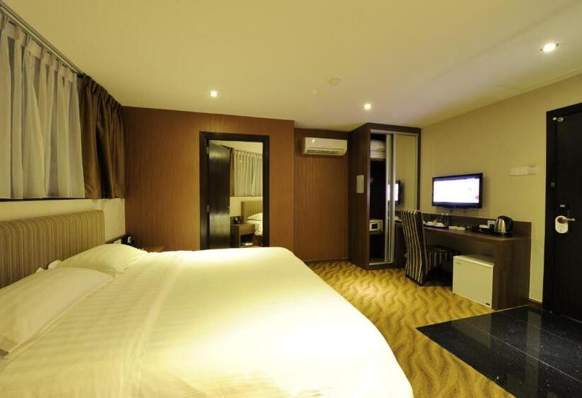 חדר משפחתי דלוקס, The Imperial