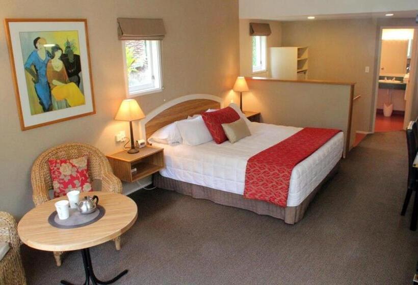 스탠다드 스튜디오, Wallaceville Motor Lodge