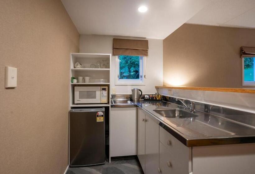 Студия Стандарт, Wallaceville Motor Lodge