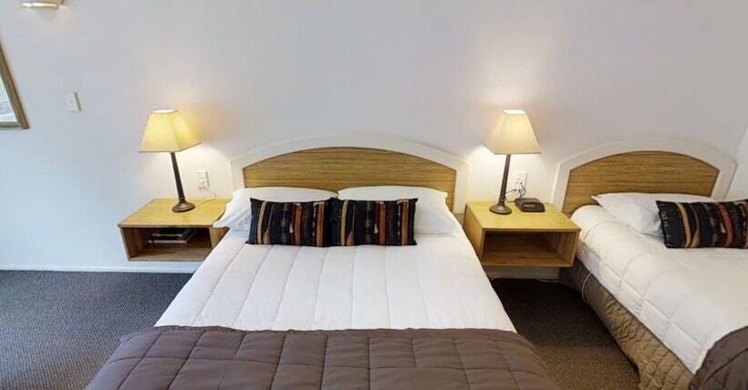 Студия Стандарт, Wallaceville Motor Lodge