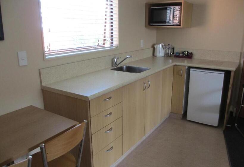 高级工作室, Alhambra Oaks Motor Lodge