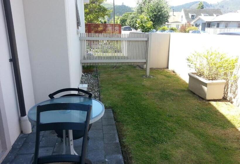 标准工作室, Cedar Grove Motor Lodge