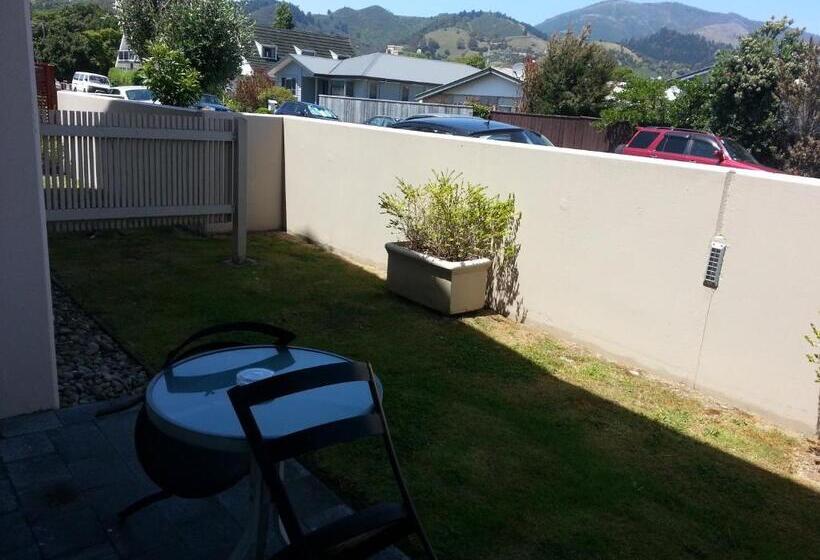 标准工作室, Cedar Grove Motor Lodge