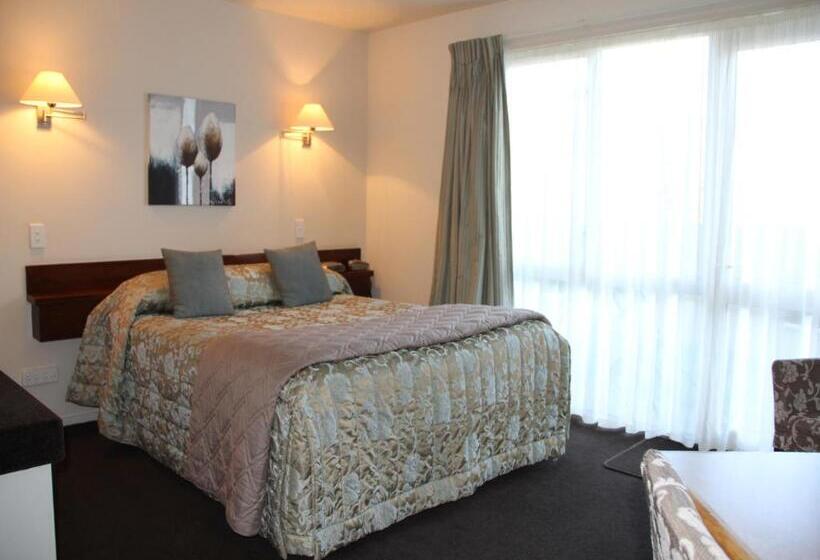 Студия Стандарт, Cedar Grove Motor Lodge