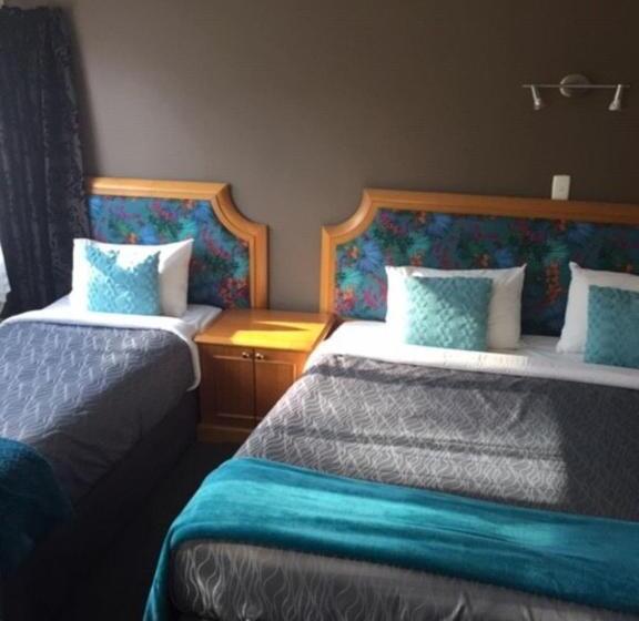 스탠다드 스튜디오, Pembrooke Motor Lodge