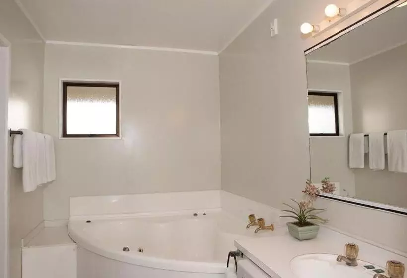 家族用アパートメント, Pembrooke Motor Lodge