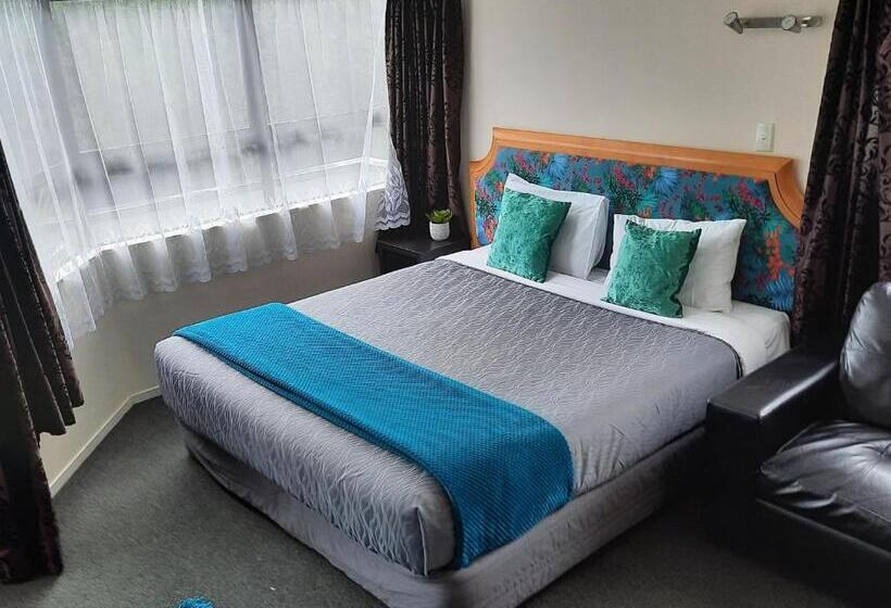 패밀리 아파트, Pembrooke Motor Lodge