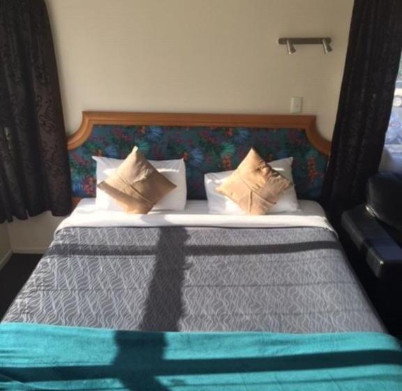 패밀리 아파트, Pembrooke Motor Lodge