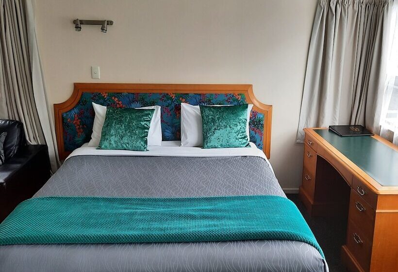 스탠다드 스튜디오, Pembrooke Motor Lodge