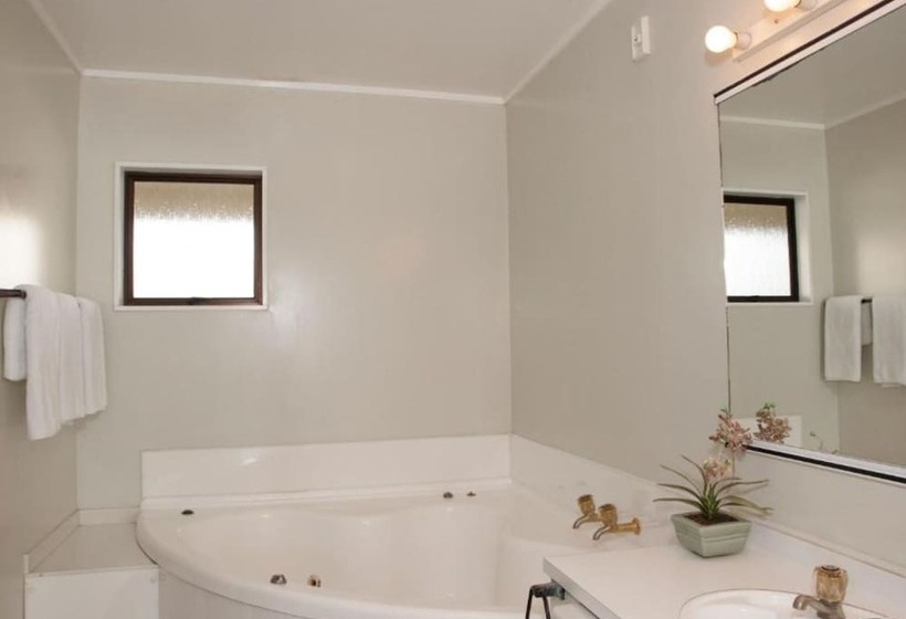 패밀리 아파트, Pembrooke Motor Lodge