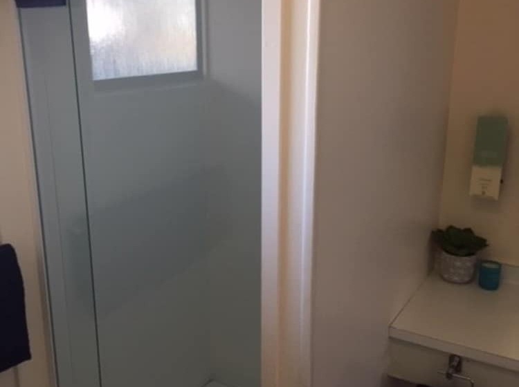 패밀리 아파트, Pembrooke Motor Lodge