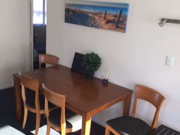 패밀리 아파트, Pembrooke Motor Lodge