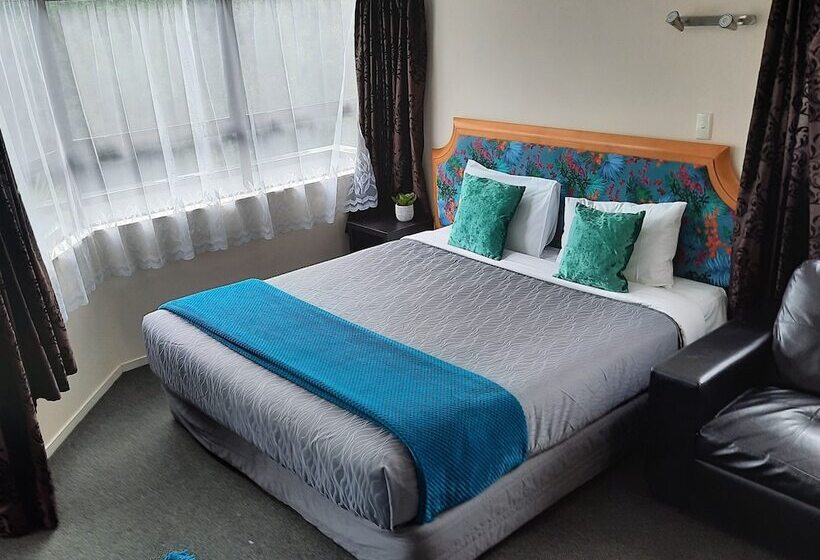 패밀리 아파트, Pembrooke Motor Lodge